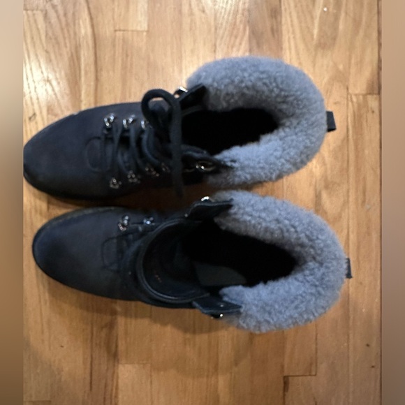 MGemi black, alpine buckskin leather boot. Lace up-front, shearling at ankle. - Picture 2 of 7